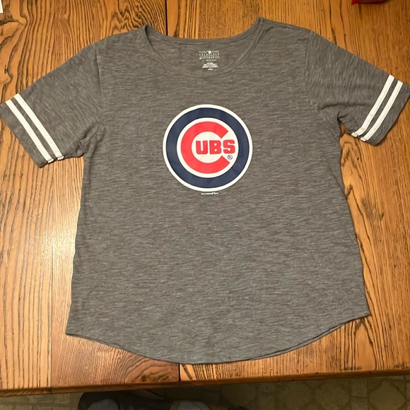 Genuine Merchandise Tops - Like new genuine merchandise by fifth and Ocean, Chicago Cubs MLB T-shirt